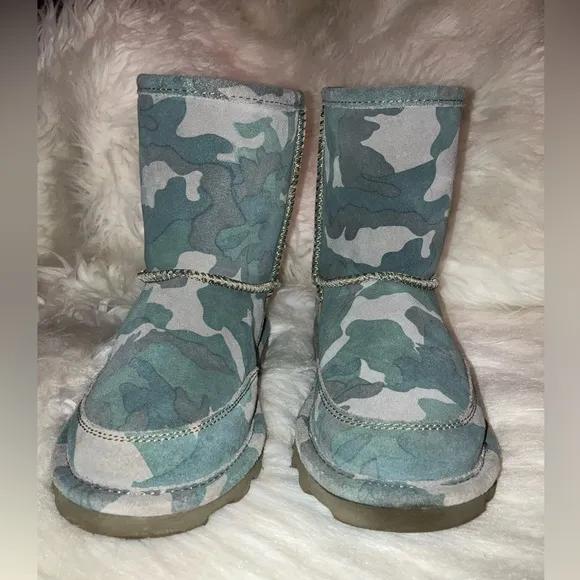Bearpaw youth boots NWOT