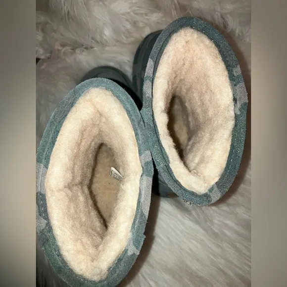 Bearpaw youth boots NWOT