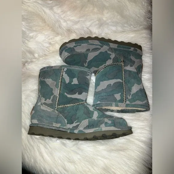 Bearpaw youth boots NWOT