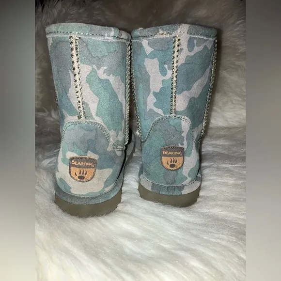 Bearpaw youth boots NWOT