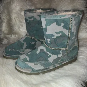 Bearpaw youth boots NWOT