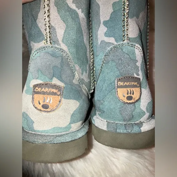 Bearpaw youth boots NWOT