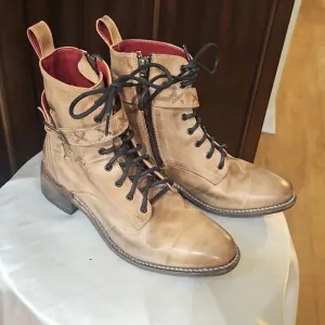BedStu Era Boots Size 7 Excelent Pre Owened Condition , Combat Style, Super Soft