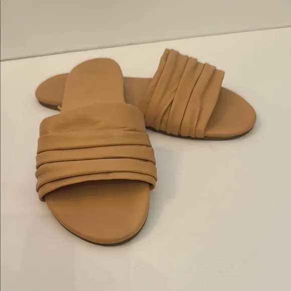 Beek size 9 Tan Women's Slide Sandals