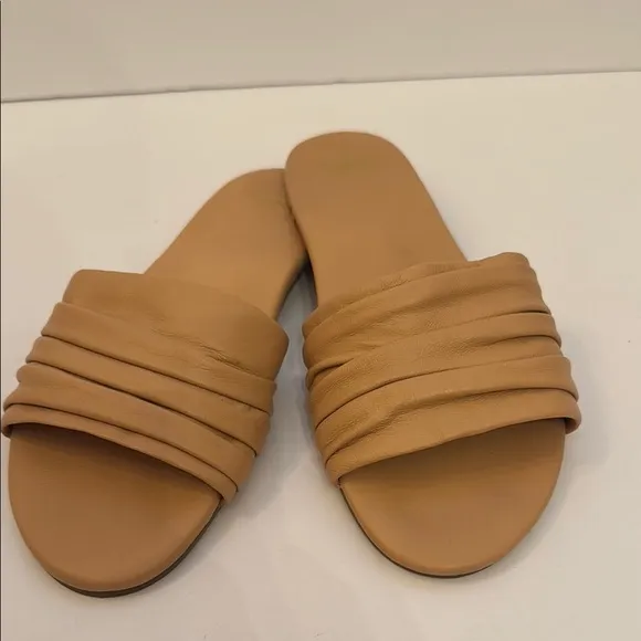 Beek size 9 Tan Women's Slide Sandals