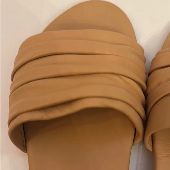 Beek size 9 Tan Women's Slide Sandals