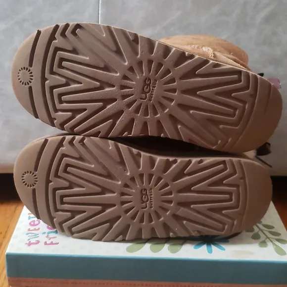 BIG KIDS UGG BAILEY BOW BOOT