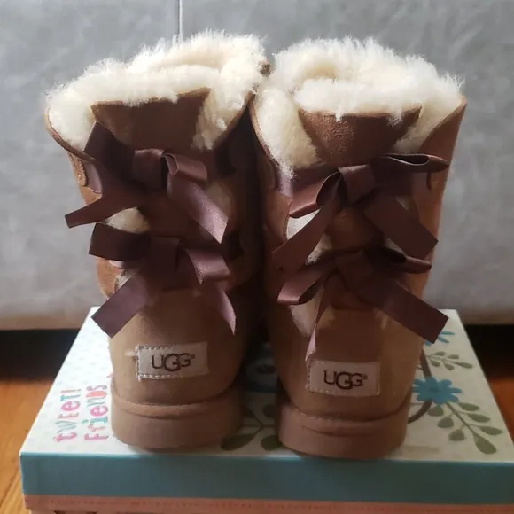 BIG KIDS UGG BAILEY BOW BOOT