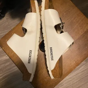 Birkenstock Cream Sandals