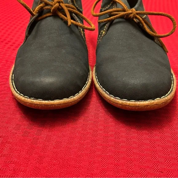Born Nuala Navy Blue Shoes Size 10 Men’s 42 EUC Suede Leather