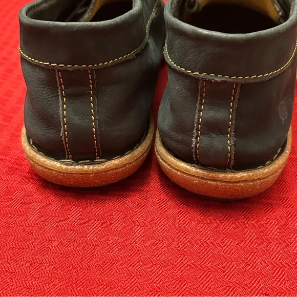 Born Nuala Navy Blue Shoes Size 10 Men’s 42 EUC Suede Leather