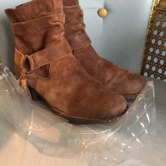 Born Ouvea brown suede distressed zip ankle boots tassel western cowgirl country