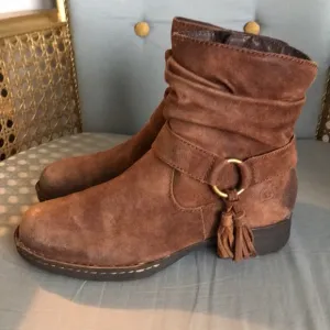 Born Ouvea brown suede distressed zip ankle boots tassel western cowgirl country