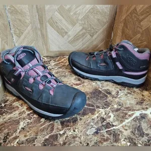 Brand New Keen Women's Trekker Mi Brown Hiking Boots water proof Size 8.5.  7y.