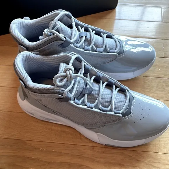 BRAND NEW Nike Jordan Max Aura 4 Mens 10.5 Cool Wolf Grey White Sneakers Shoes