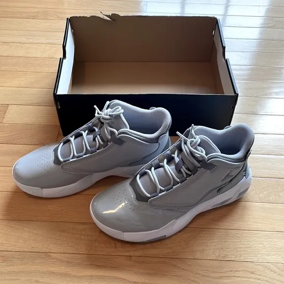 BRAND NEW Nike Jordan Max Aura 4 Mens 10.5 Cool Wolf Grey White Sneakers Shoes