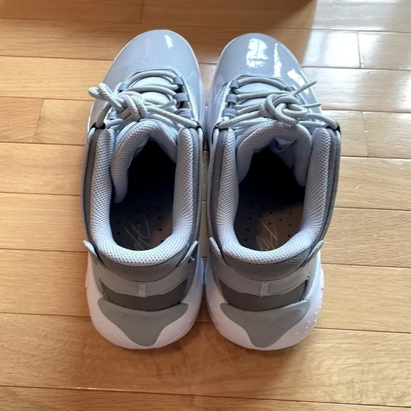 BRAND NEW Nike Jordan Max Aura 4 Mens 10.5 Cool Wolf Grey White Sneakers Shoes