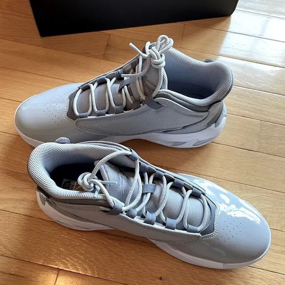 BRAND NEW Nike Jordan Max Aura 4 Mens 10.5 Cool Wolf Grey White Sneakers Shoes