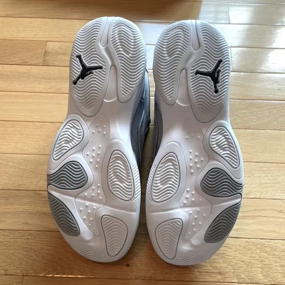 BRAND NEW Nike Jordan Max Aura 4 Mens 10.5 Cool Wolf Grey White Sneakers Shoes