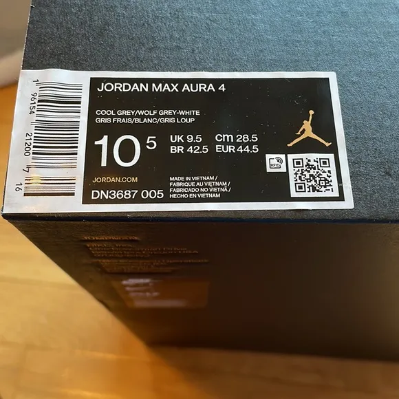 BRAND NEW Nike Jordan Max Aura 4 Mens 10.5 Cool Wolf Grey White Sneakers Shoes
