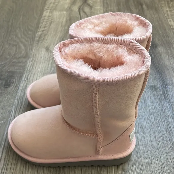 Brand New UGG Australia Kids Classic Short Pink Sheepskin Winter Warm Boots