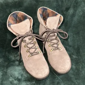 Børn Suede Hiking-Inspired Lace-Up Boots | Women’s Size 6M