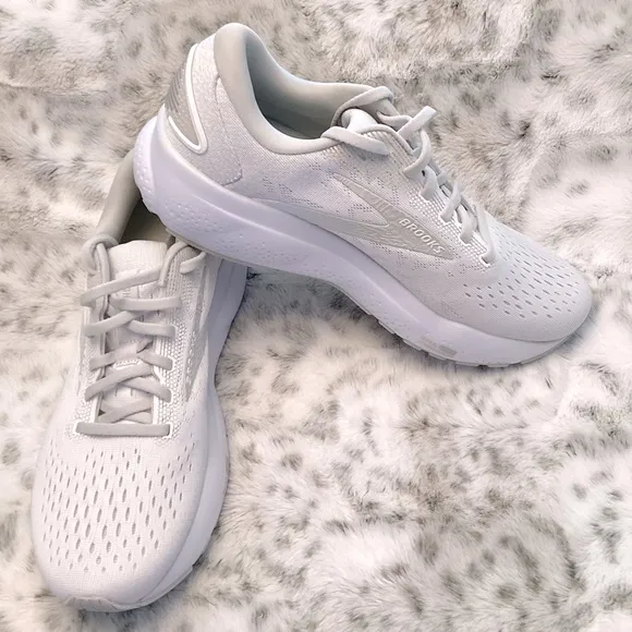 BROOKS Ghost 16  Running Shoes NWT