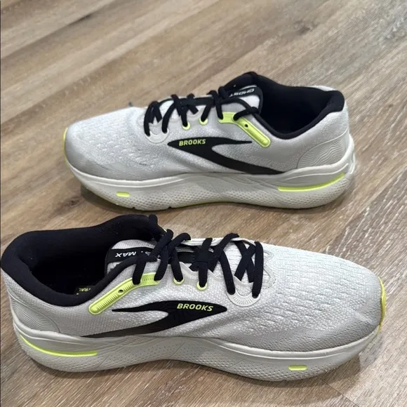 Brooks Ghost Max Size 10.5 Athletic Shoes - White and Neon Yellow
