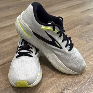 Brooks Ghost Max Size 10.5 Athletic Shoes - White and Neon Yellow