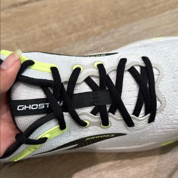 Brooks Ghost Max Size 10.5 Athletic Shoes - White and Neon Yellow