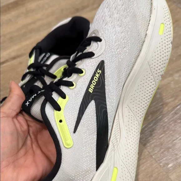 Brooks Ghost Max Size 10.5 Athletic Shoes - White and Neon Yellow
