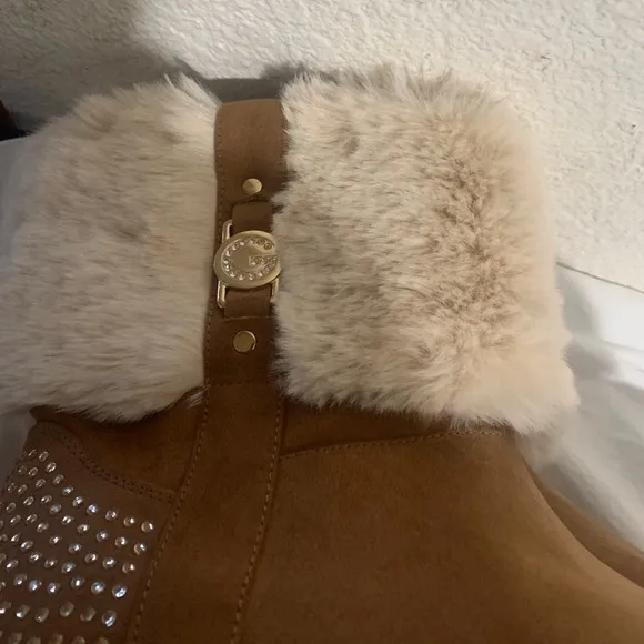 Brown Ankle Boots with Cream Fur Lining and Suede Material