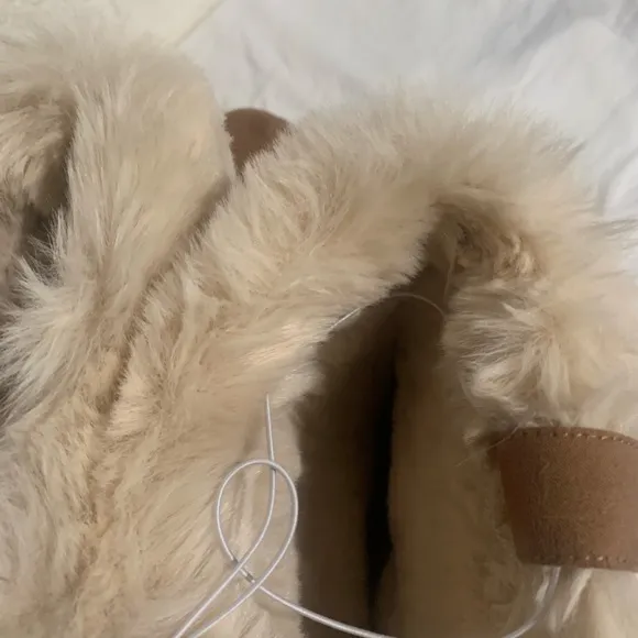 Brown Ankle Boots with Cream Fur Lining and Suede Material