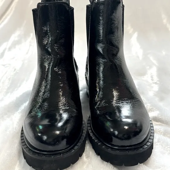 C La CANADIENNE Patent Leather Black  Boots, Size 9