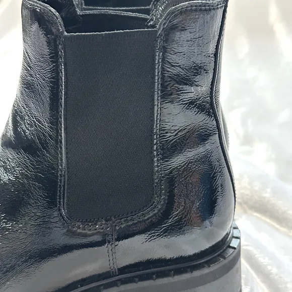 C La CANADIENNE Patent Leather Black  Boots, Size 9