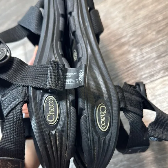 Chaco Black Strappy Sandals men’s size 10 (b78)