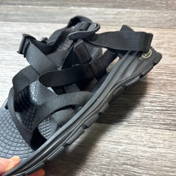 Chaco Black Strappy Sandals men’s size 10 (b78)