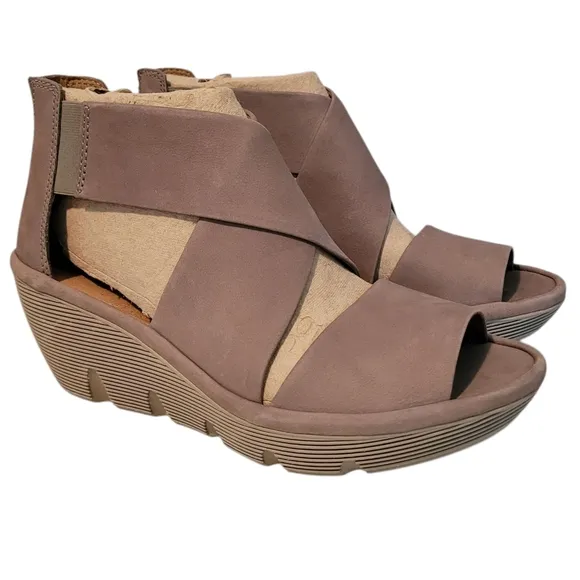 Clarks Artisan Clarene Glamour Criss-Cross Wedge Sandals Sage Nubuck Wmns 10