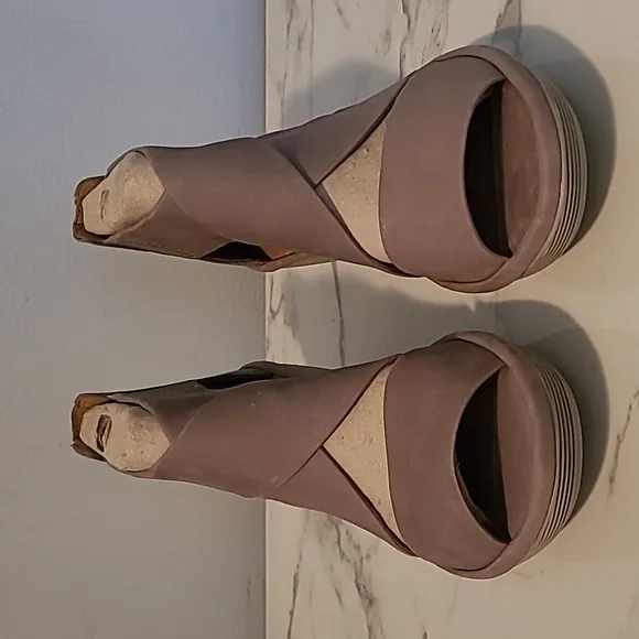 Clarks Artisan Clarene Glamour Criss-Cross Wedge Sandals Sage Nubuck Wmns 10