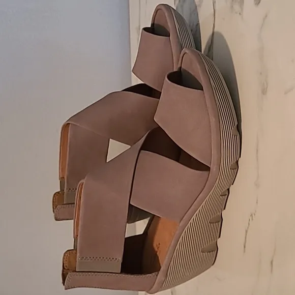 Clarks Artisan Clarene Glamour Criss-Cross Wedge Sandals Sage Nubuck Wmns 10