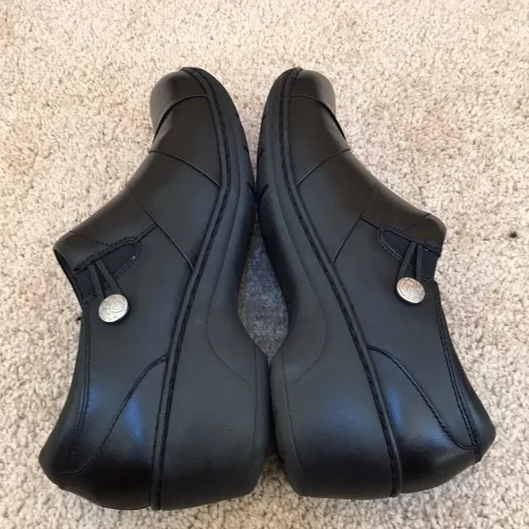 Clarks SZ 8.5, Channing Ann black leather shoes.