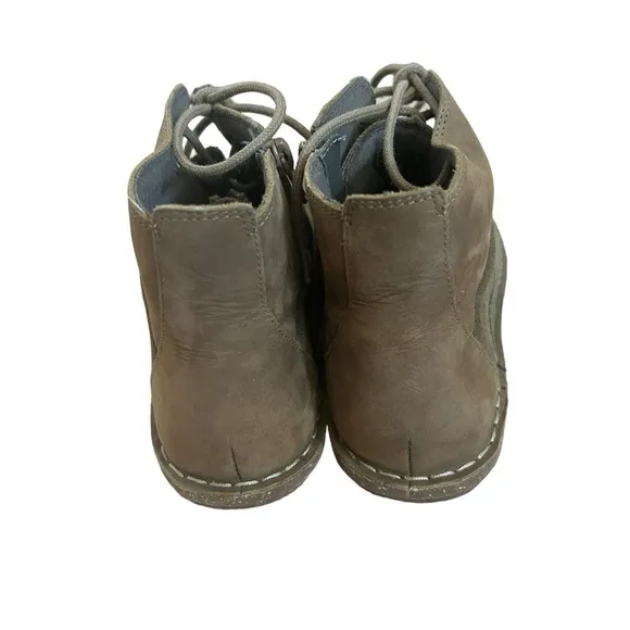 Clarks Tamitha Key Suede Lace Up Booties Olive Brown Soft Cushion Women’s Sz 6.5