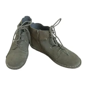Clarks Tamitha Key Suede Lace Up Booties Olive Brown Soft Cushion Women’s Sz 6.5