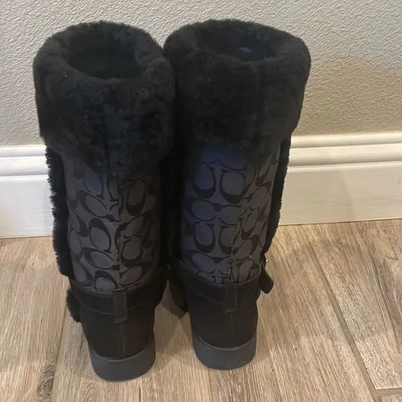 Coach Deeann Authentic Buckle Traditional C Sign Fur Boots Woman’s’ size 5.5