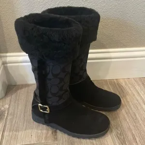 Coach Deeann Authentic Buckle Traditional C Sign Fur Boots Woman’s’ size 5.5