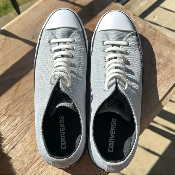 Converse All Star Men’s 8/Women’s 10 LOW TOP 157552F