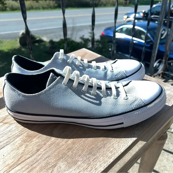 Converse All Star Men’s 8/Women’s 10 LOW TOP 157552F