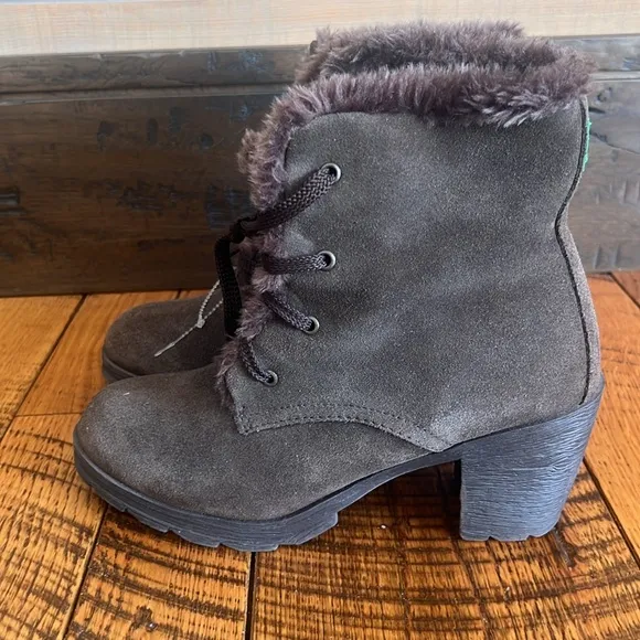 Cougar Brown Waterproof Faux Fur Lined Lace up Chunky Winter Boots in Size 9