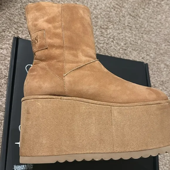 Darker Waves ATMOSPHERE FLEECE LINED SUEDEPLATFORM BOOTS - BROWN 8