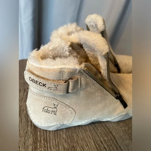 DBECK Tan Suede Ankle Boots with Fur Lining